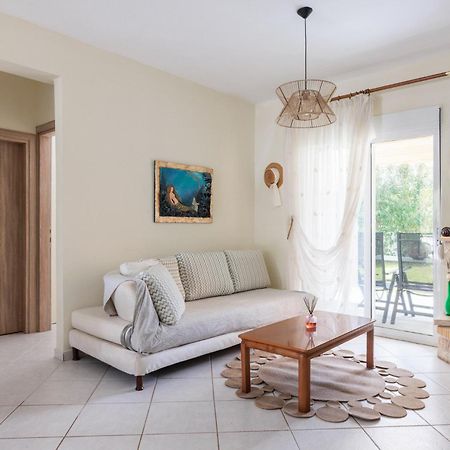 Apartment Next To The Sea Paralia Dionysiou Exterior foto