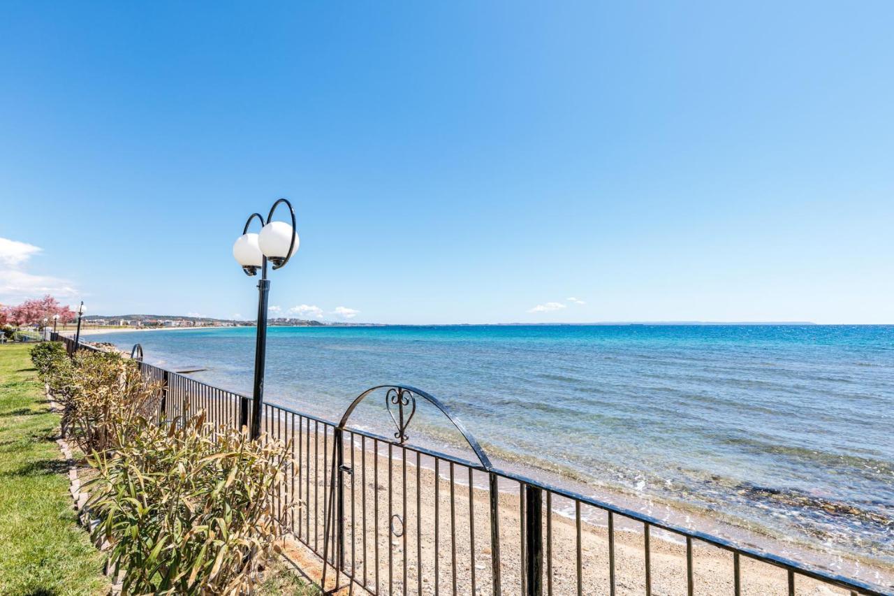 Apartment Next To The Sea Paralia Dionysiou Exterior foto